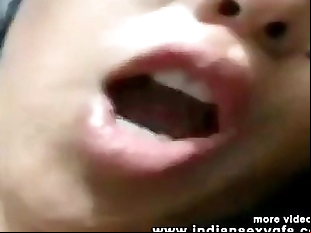 Desi bhabhi babe masturbating on webcam -..